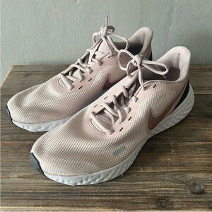 Nike Women's Light Pink Revolution 5 Size 12
